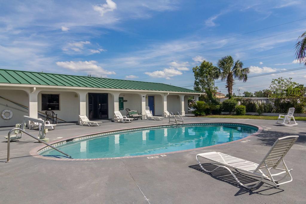Motel 6 Waycross Esterno foto